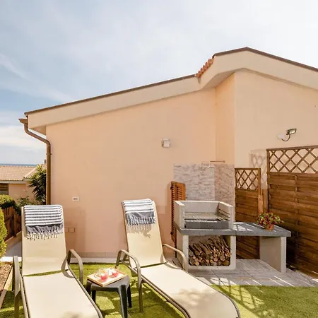 Laura Сasa de vacaciones Villaputzu